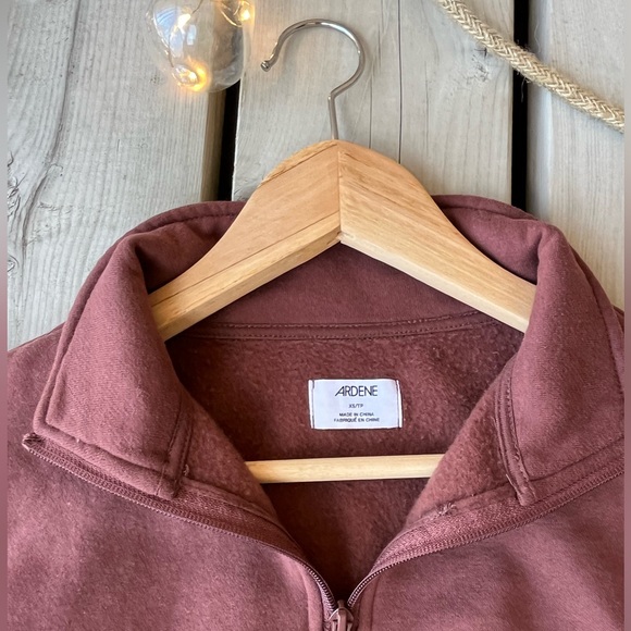 Brown cropped crew neck 🤎 - Picture 2 of 3